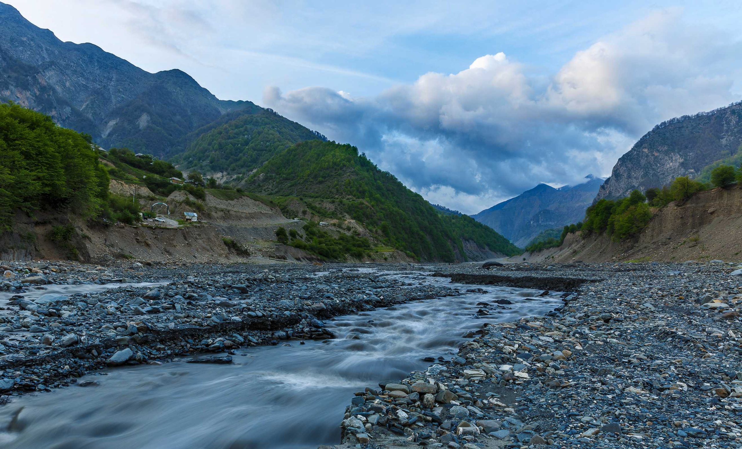 Demiraparan riverbed with Laza village
