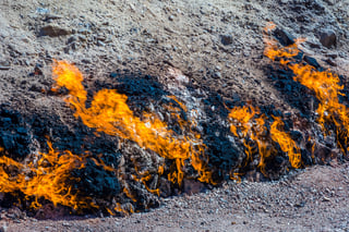 Parte del fuego en Yanardag en Azerbaiyán