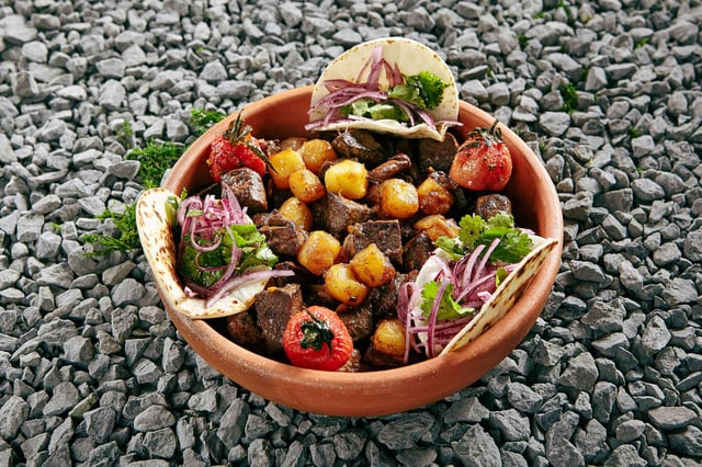 Jiz Biz azerbaiyano con &oacute;rganos de cordero asados