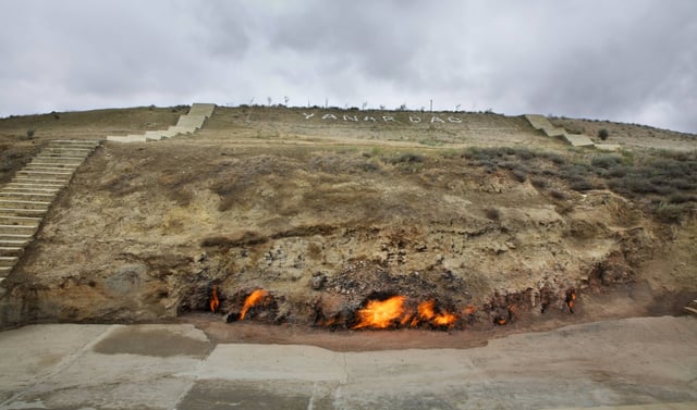 Monta&ntilde;a Ardiente en Yanar Dag, cerca de Bak&uacute;