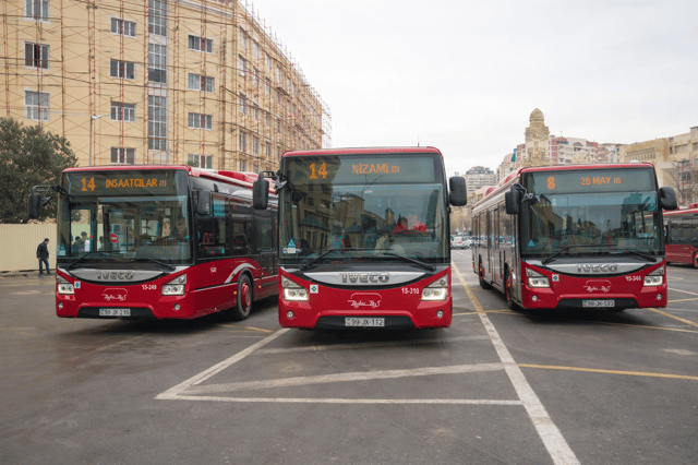 Autobuses urbanos modernos en Azerbaiy&aacute;n