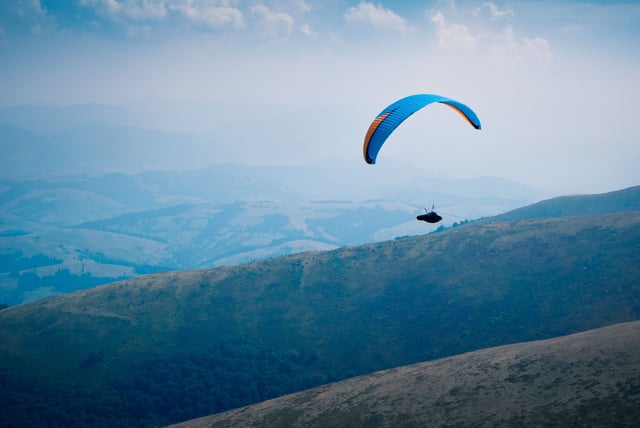 El parapente es volar en el cielo