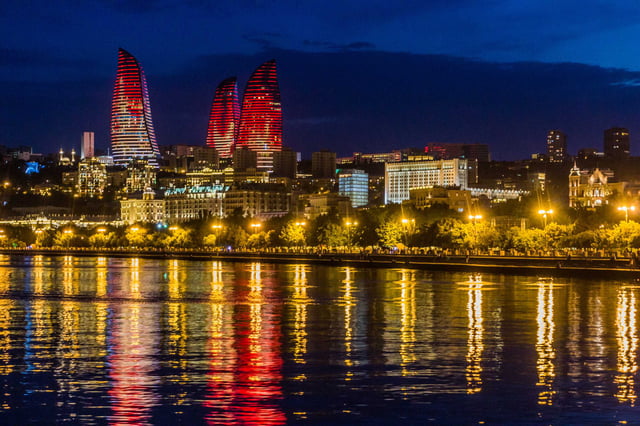 Las famosas Torres de Llamas de Bak&uacute;