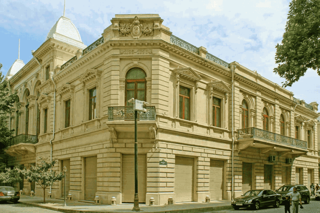 MUSEO NACIONAL DE HISTORIA DE AZERBAIYÁN