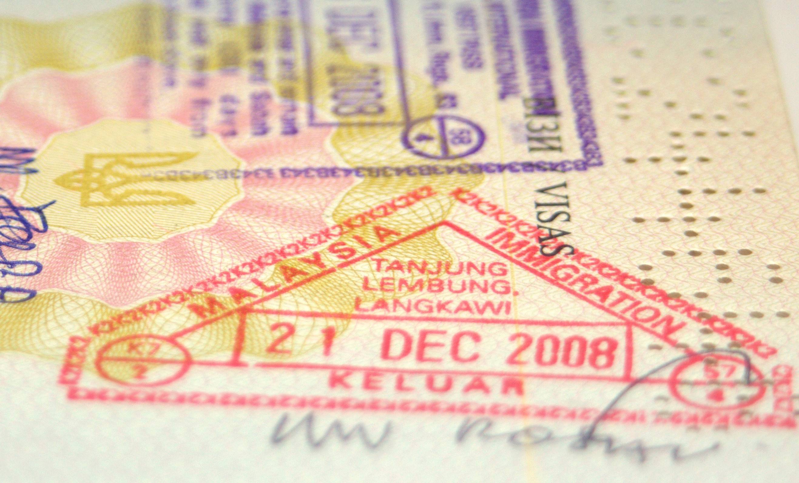 page du passeport avec tampon des douanes malaisiennes